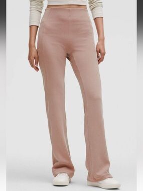 Lululemon Ribbed Softstreme Flared Pant *Regular
Twilight Rose size 12